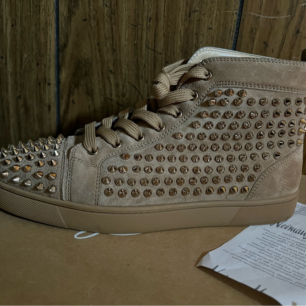 Mens size 42 Louis Vuitton fits like an American size 8.5-9
